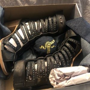 FREEBIRD Lotus Sandals